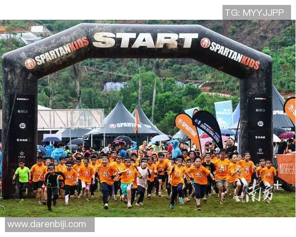 足球巨星极限挑战惊险障碍赛场展现非凡技艺与坚毅精神